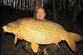 Kỳ lạ: Hai lần câu được cùng một con cá khổng lồ