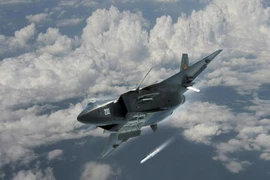 J-20 Trung Quốc khoe tên lửa 