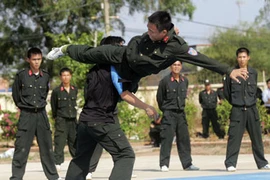 Cận cảnh cảnh sát Triều Tiên huấn luyện đặc nhiệm Việt Nam