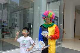 Khu vui chơi thủ đô chật kín “thượng đế nhí“