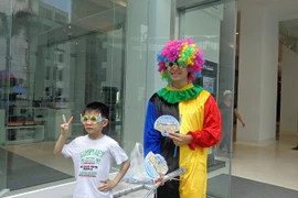 Khu vui chơi thủ đô chật kín “thượng đế nhí“