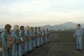 Sư đoàn Không quân 372 thực hành nhảy dù