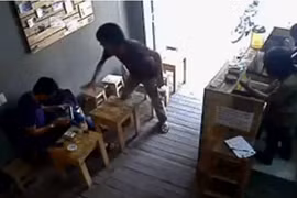 Clip cướp Ipad trắng trợn trong quán cà phê