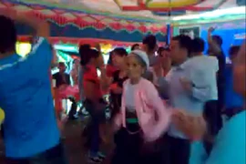 Clip cụ bà 72 tuổi nhảy nhạc sàn “lên nóc nhà”