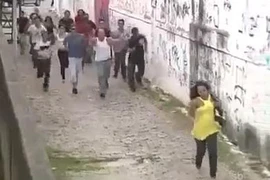 “100 người... trêu 1 người“