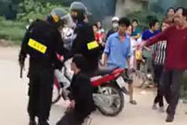 CSCĐ bị “tố” đánh, bắt người vi phạm quỳ xuống đường