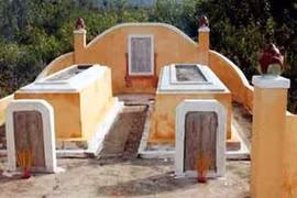 Lạ lùng hai ngôi mộ cổ bị xiềng ở Đà Nẵng 