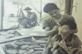 Ảnh hiếm: Nụ cười bên Thành cổ Quảng Trị 1972