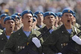 Nga xóa bỏ hút thuốc lá miễn phí trong quân đội