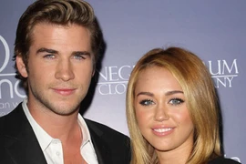 Miley Cyrus bác tin đồn bị “cắm sừng“
