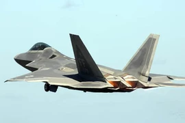 “Chim ăn thịt” F-22A bay lượn ở Australia