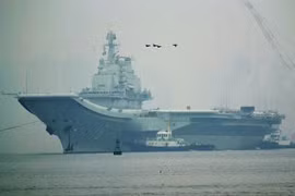 Tàu sân bay Trung Quốc áp sát Nhật Bản