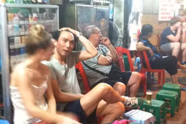 Những câu chuyện 'lạ' về dân chơi 'đổi gió' với... 'gái Tây'