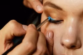 Kẻ mắt thời thượng chào Đông 