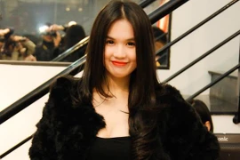 Ngọc Trinh diện áo lông thú “thách thức” mùa Đông Hà Nội