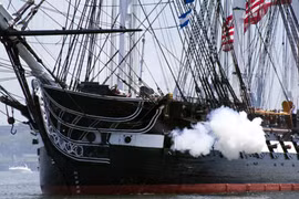 Ảnh QS ấn tượng tuần qua: tàu chiến “cổ nhất” thế giới bắn pháo