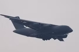 Xem “người khổng lồ bay” Y-20 cất cánh lần 4