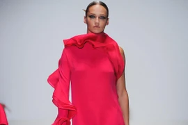 Gucci Xuân Hè 2013: Cuộc nổi loạn của những gam màu neon