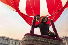 Độc đáo: Thời trang “bay” cùng khinh khí cầu