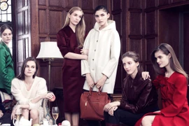 Sắc đỏ Giáng sinh nồng nàn nhịp mốt