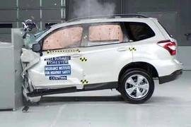 Vừa ra đời, hàng loạt mẫu xe bị “ném đá” tơi tả