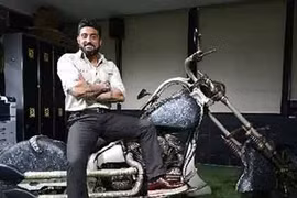 “Soi” từng chi tiết siêu mô tô “độ” vàng đắt nhất TG