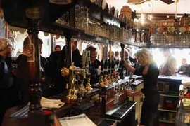 10 nước tiêu thụ nhiều rượu bia nhất thế giới