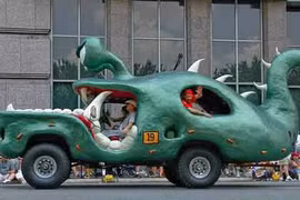 Ngắm xe “độc lạ” ở lễ diễu hành ô tô nghệ thuật
