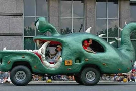 Ngắm xe “độc lạ” ở lễ diễu hành ô tô nghệ thuật