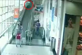 Chết thảm trong siêu thị vì xe đẩy lao “điên cuồng” 