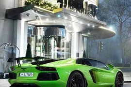 Siêu xe lại “đại náo” trên đường phố