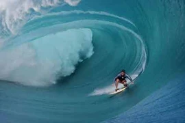  “Nghẹt thở” với những pha lướt sóng tuyệt đẹp