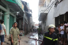 7 căn nhà cháy rụi vì đốt vàng mã đưa Táo quân