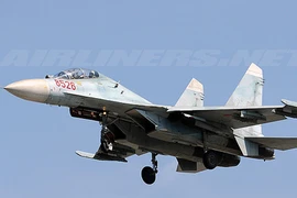 Xem tiêm kích Su-27 bay bảo vệ Trường Sa