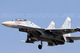 Xem tiêm kích Su-27 bay bảo vệ Trường Sa