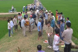 Hai học sinh chết đuối vì tắm sông