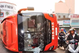 Hai xe khách tông nhau, hành khách thoát chết trong gang tấc