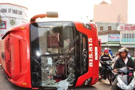 Hai xe khách tông nhau, hành khách thoát chết trong gang tấc