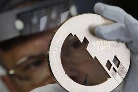 Tận mục công nghệ sản xuất Huy chương vàng Olympic