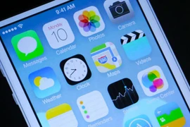 iOS 7 giúp iPhone, iPad điều khiển được bằng... đầu