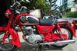 Dân chơi nổi loạn với xe máy “khủng” không giấy tờ