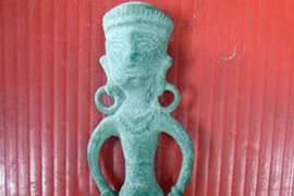 Phát hiện dao 2.500 tuổi hình người ở Hà Tĩnh