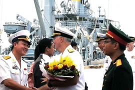 Tàu Hải quân Mỹ cập cảng Đà Nẵng