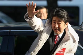 Xe Thủ tướng Nhật đâm nhau liên hoàn