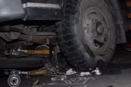 Rẽ trái không quan sát, 2 thanh niên thương vong