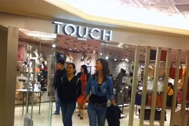 Tràng Tiền Plaza chỉ tấp nập khách... xem