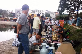 Đổ xô “săn” hàng hiệu… giá bèo ở Hà Nội