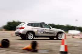 Xem dàn xế sang của BMW phô diễn sức mạnh ở HN