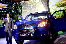 Xế ngốn 2 tỷ đô của GM ra mắt thị trường Việt Nam