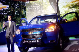 Xế ngốn 2 tỷ đô của GM ra mắt thị trường Việt Nam